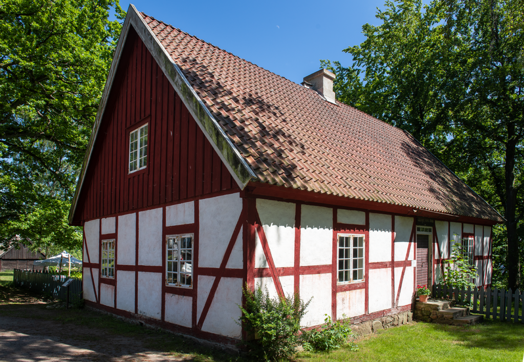 Eldsberga skolhus Eldsberga skolhus på Friluftsmuseet Hallandsgården är byggdes 1843.