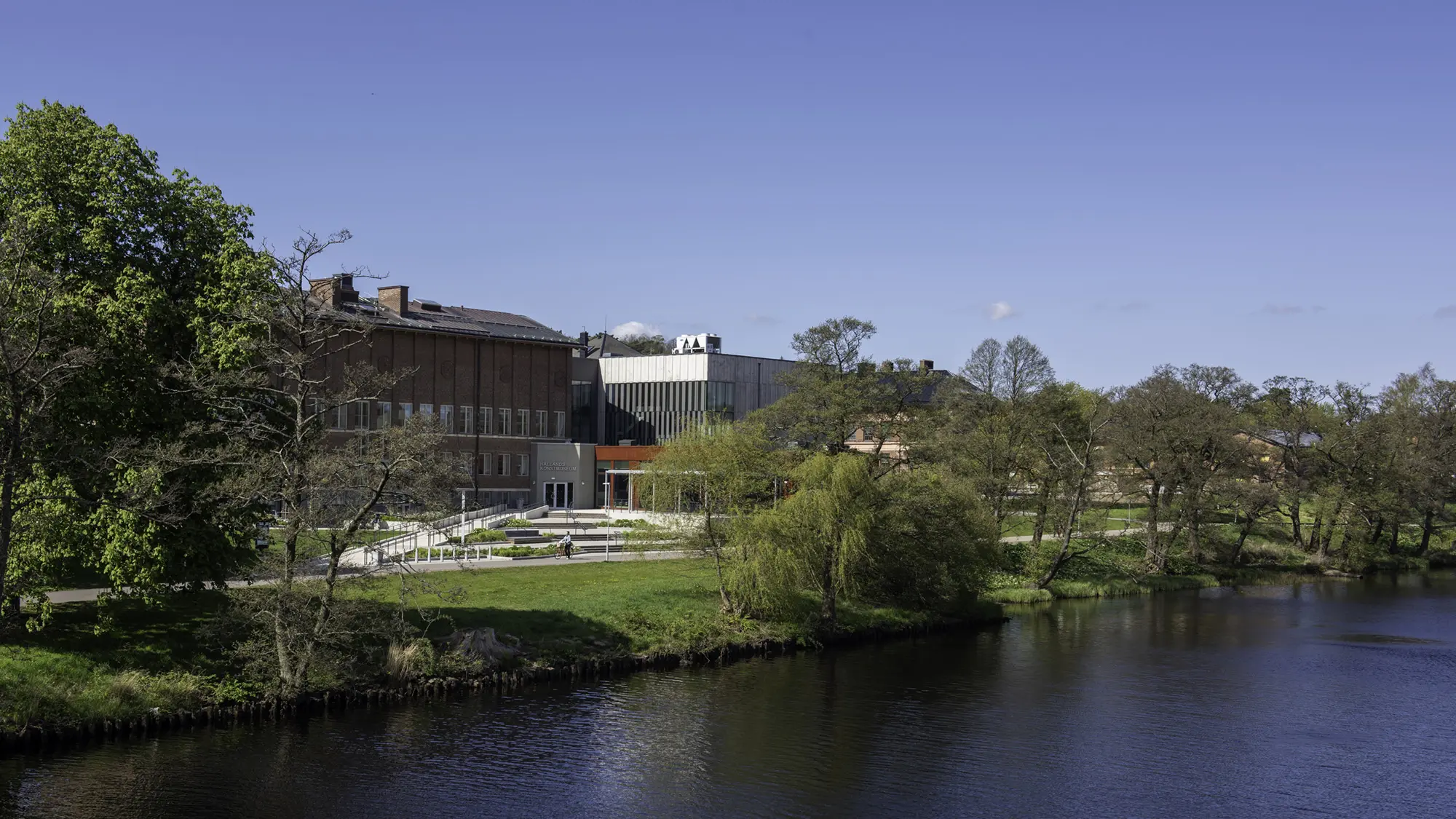 Vy över Nissan och Hallands Konstmuseum.
