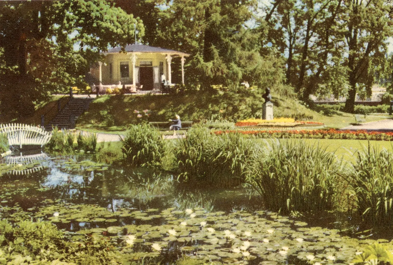 Äldre bild över Rotundan i Norre Katts park.