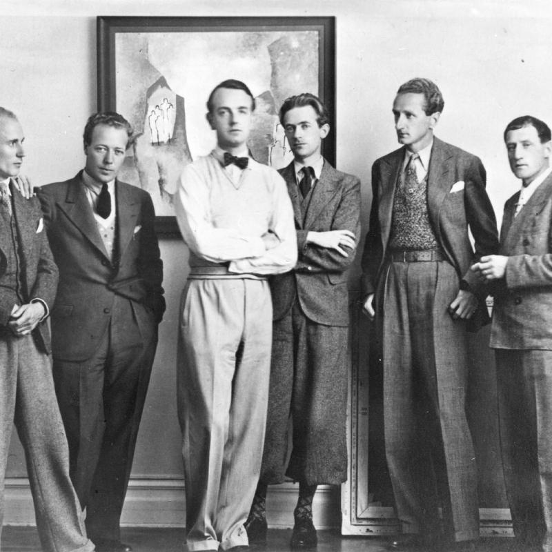 Svartvit gruppbild på sex män i helfigur fotograferad på 1930-talet.