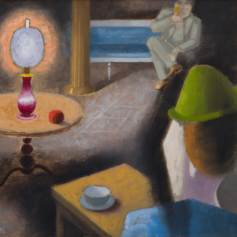 Målning av person med grön hatt och ett bord med lampa. I bakgrunden sitter en man med höjt glas.